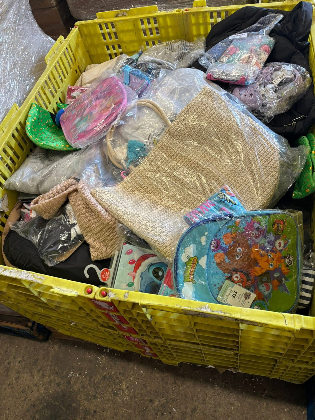 Kids and adult clothing/nightwear/footwear pallets