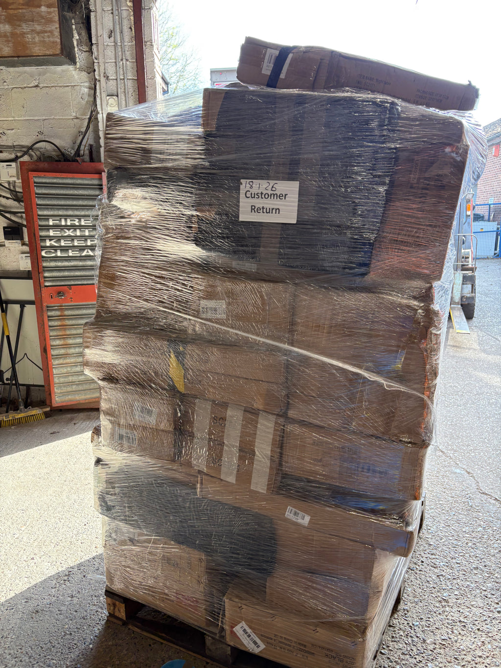 Monster 6.5ft living and home pallets