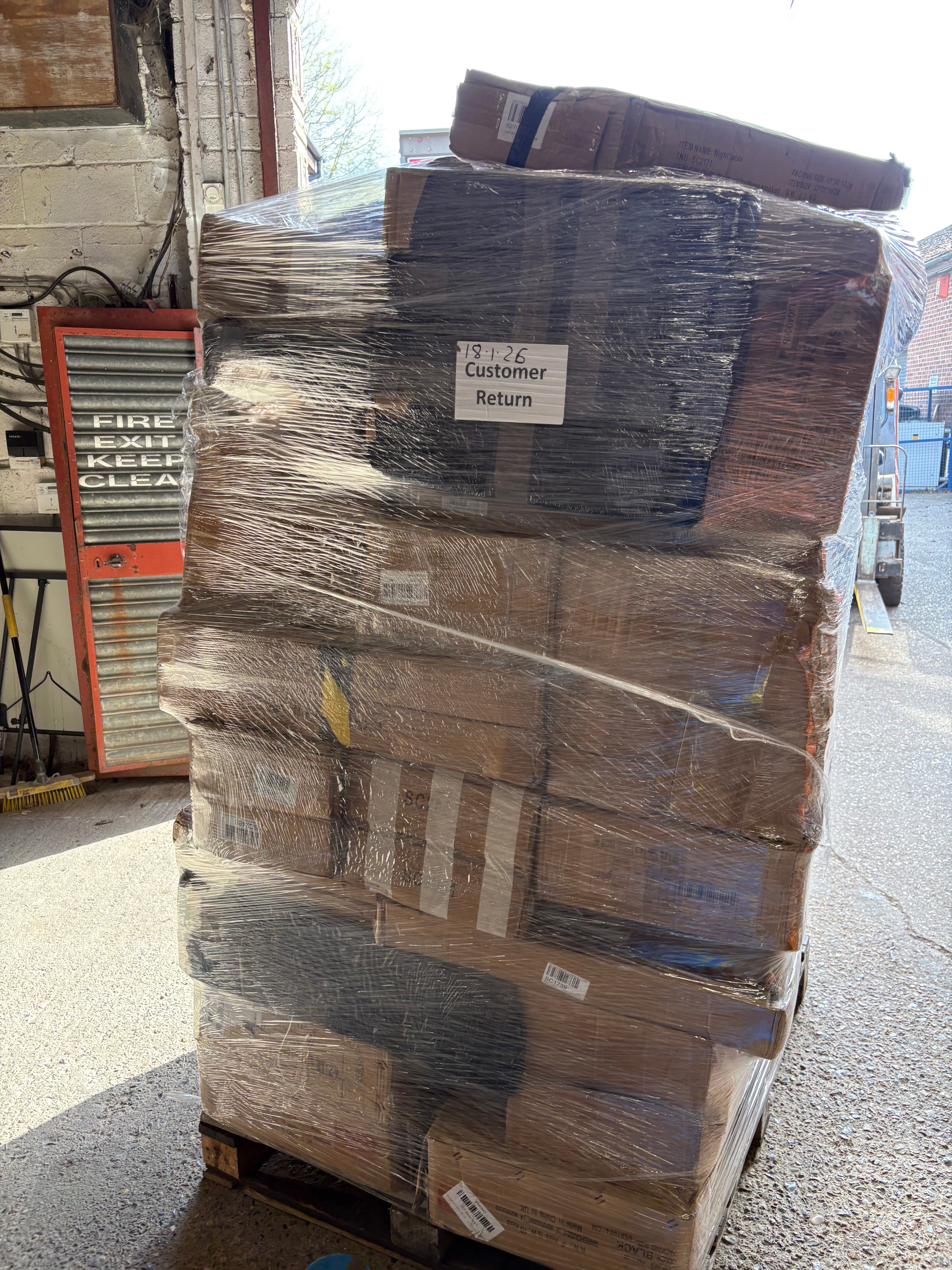 Monster 6.5ft living and home pallets