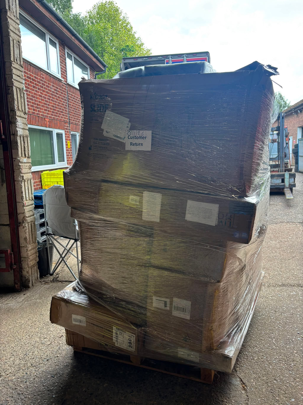 Monster 6.5ft living and home pallets