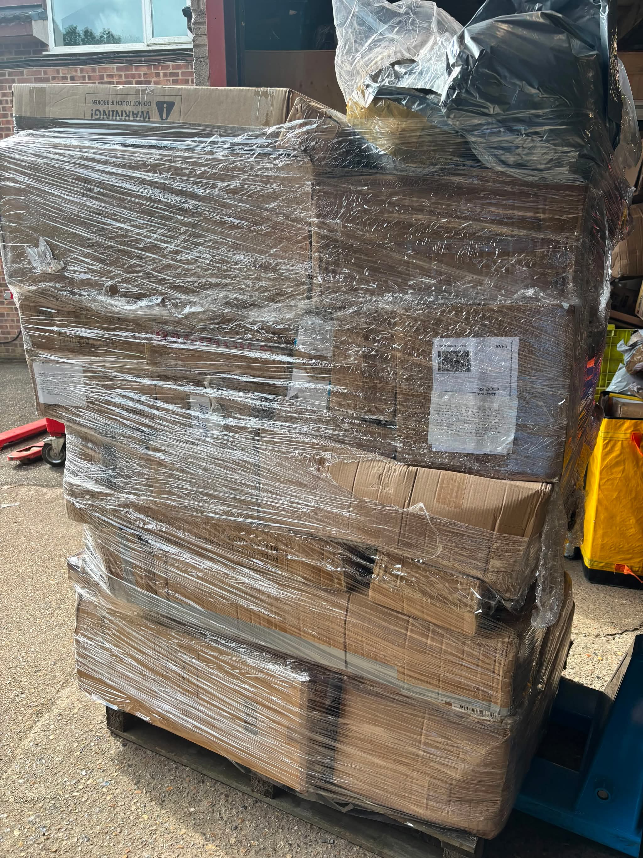 Monster 6.5ft living and home pallets