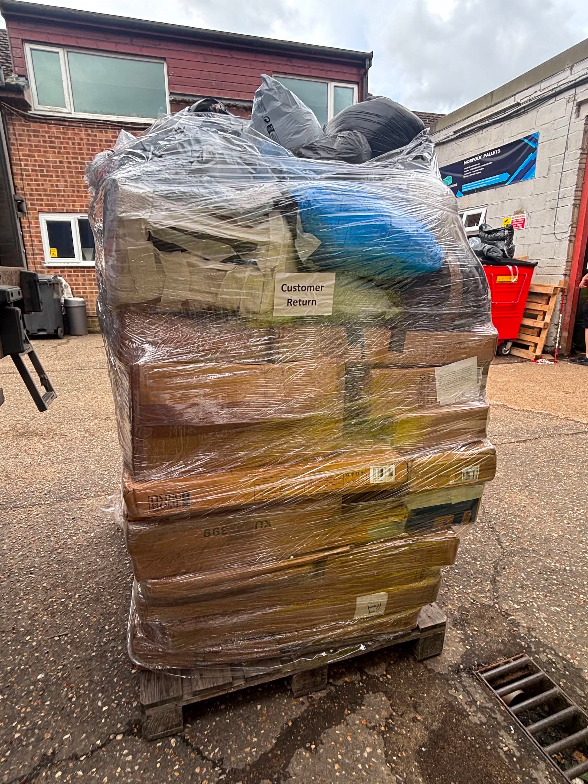 Monster 6.5ft living and home pallets