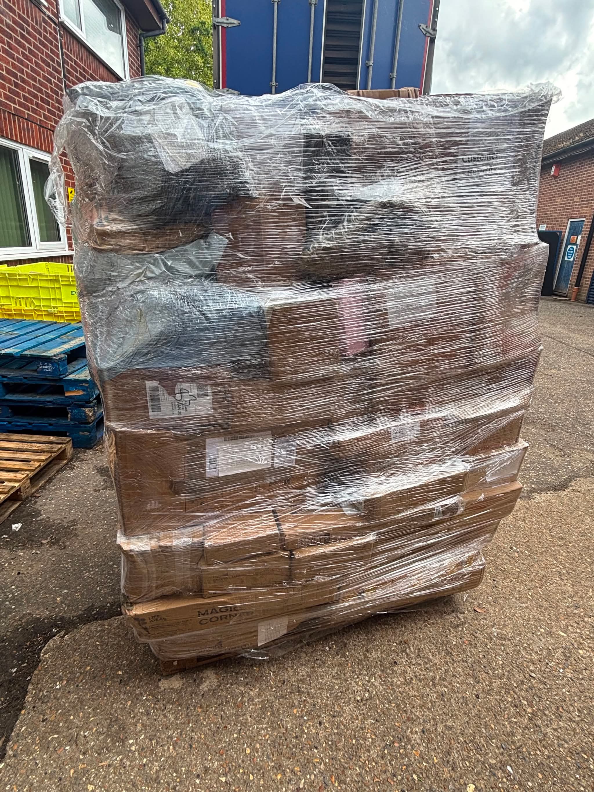 Monster 6.5ft living and home pallets