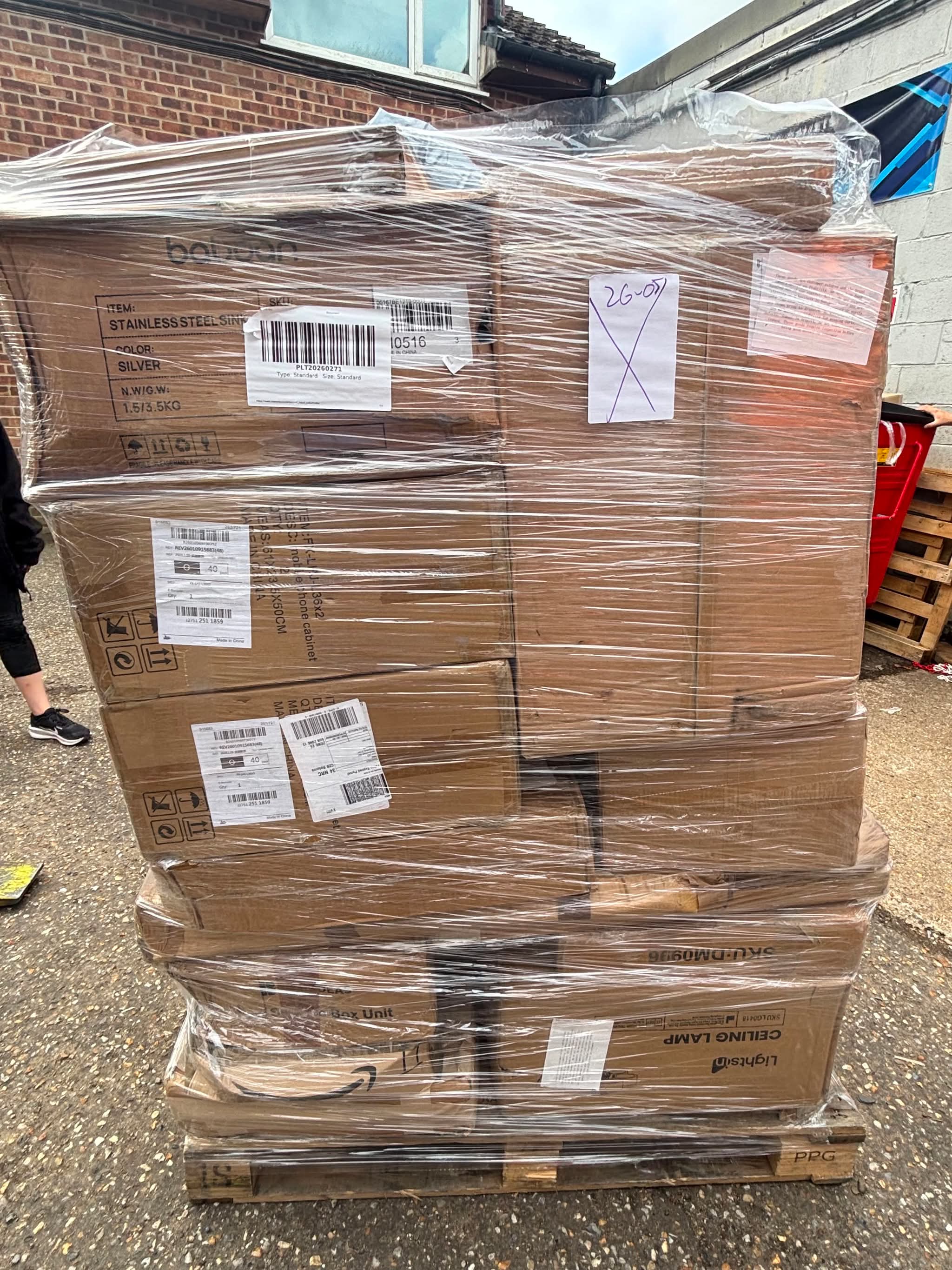 Monster 6.5ft living and home pallets