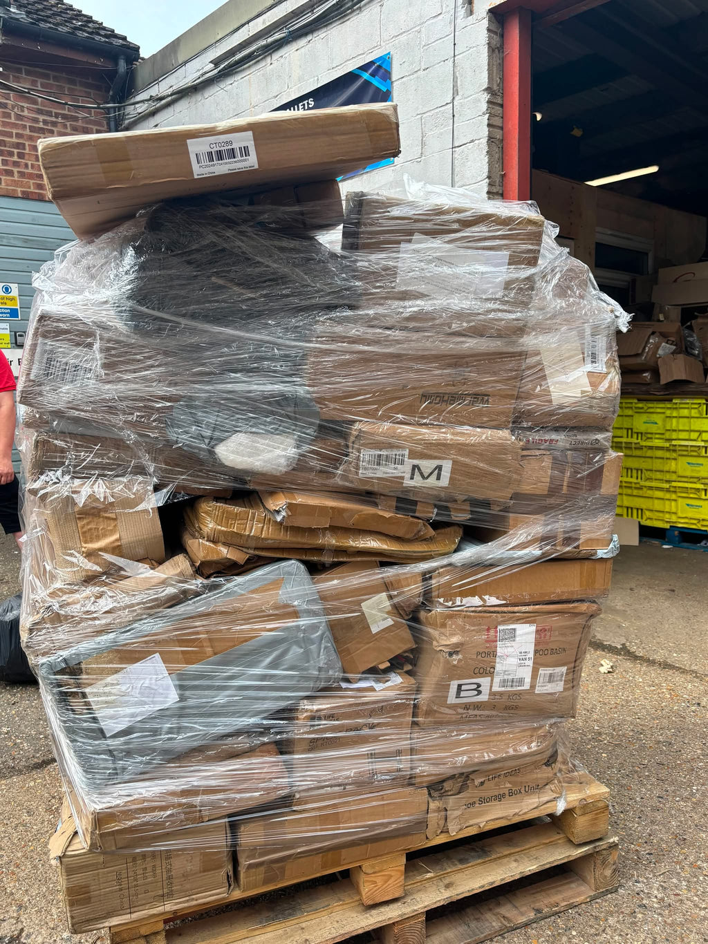 Monster 6.5ft living and home pallets