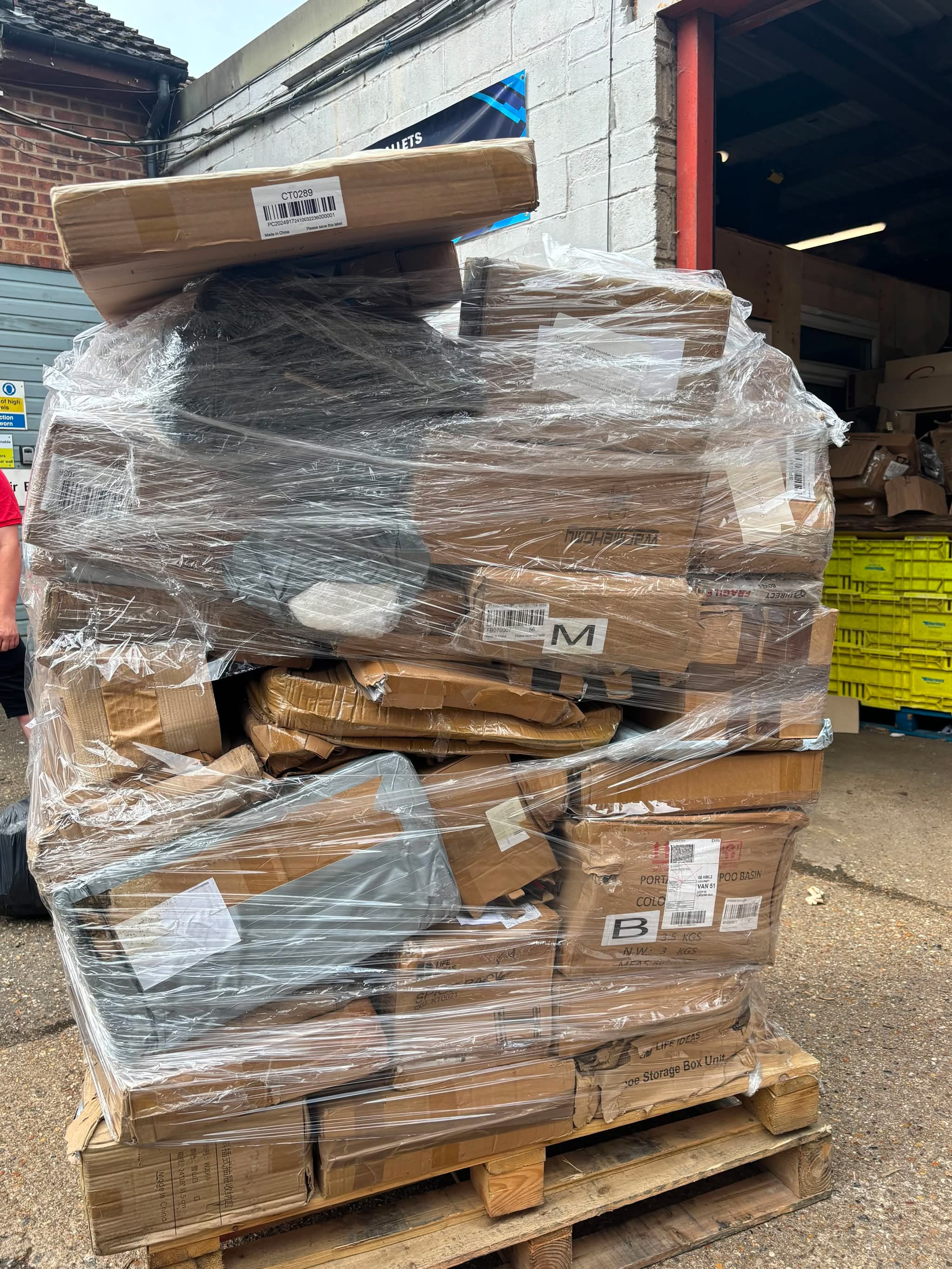 Monster 6.5ft living and home pallets