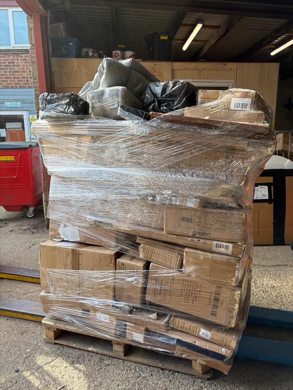 Monster 6.5ft living and home pallets