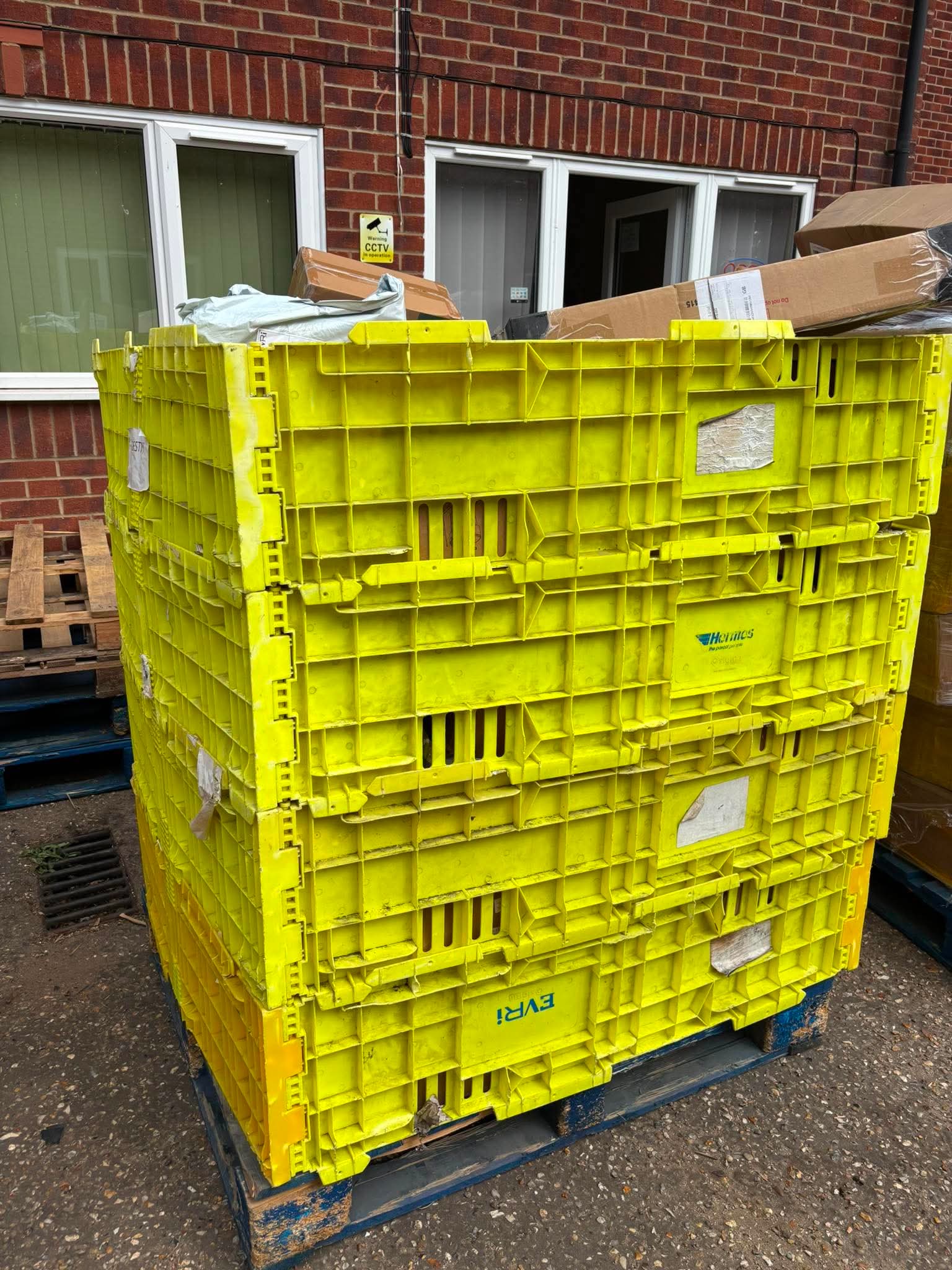 Amazon fulfilment and lost post crates