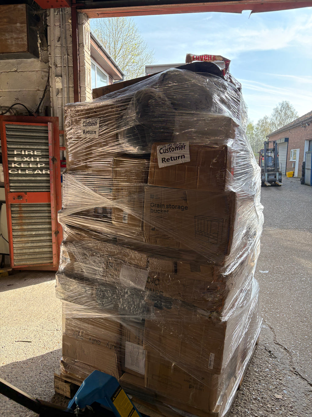 Monster 6.5ft living and home pallets