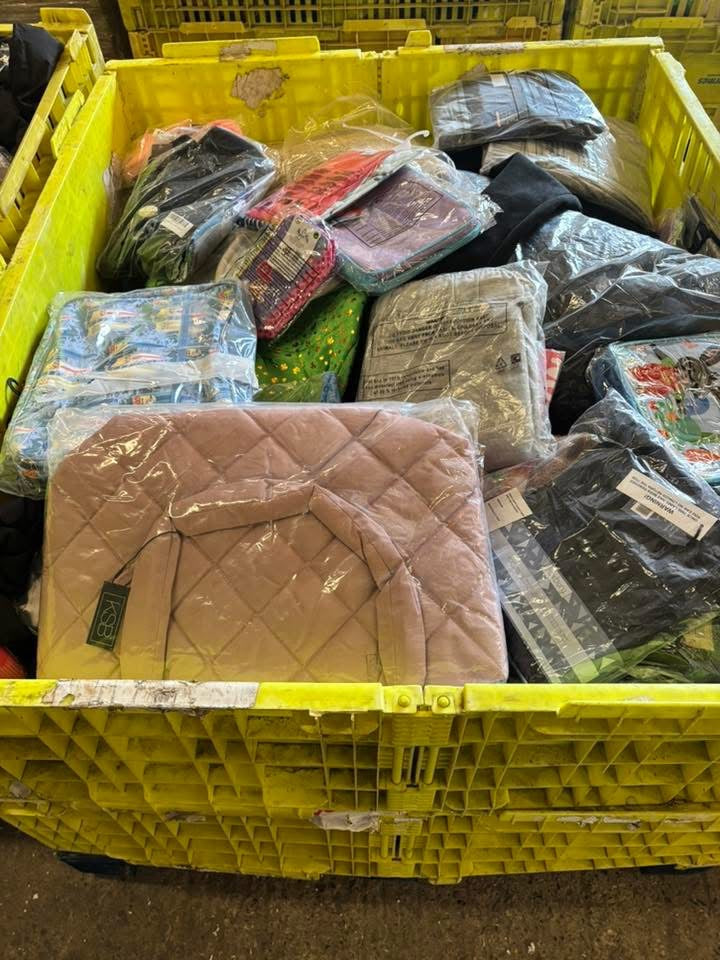 Kids and adult clothing/nightwear/footwear pallets