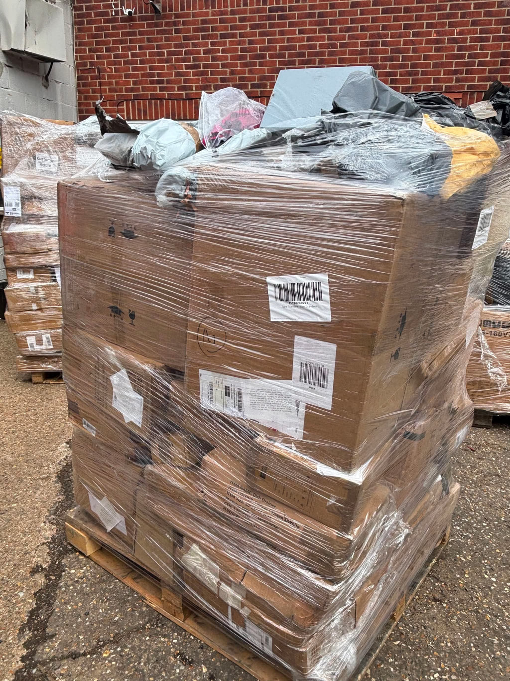 Monster 6.5ft living and home pallets