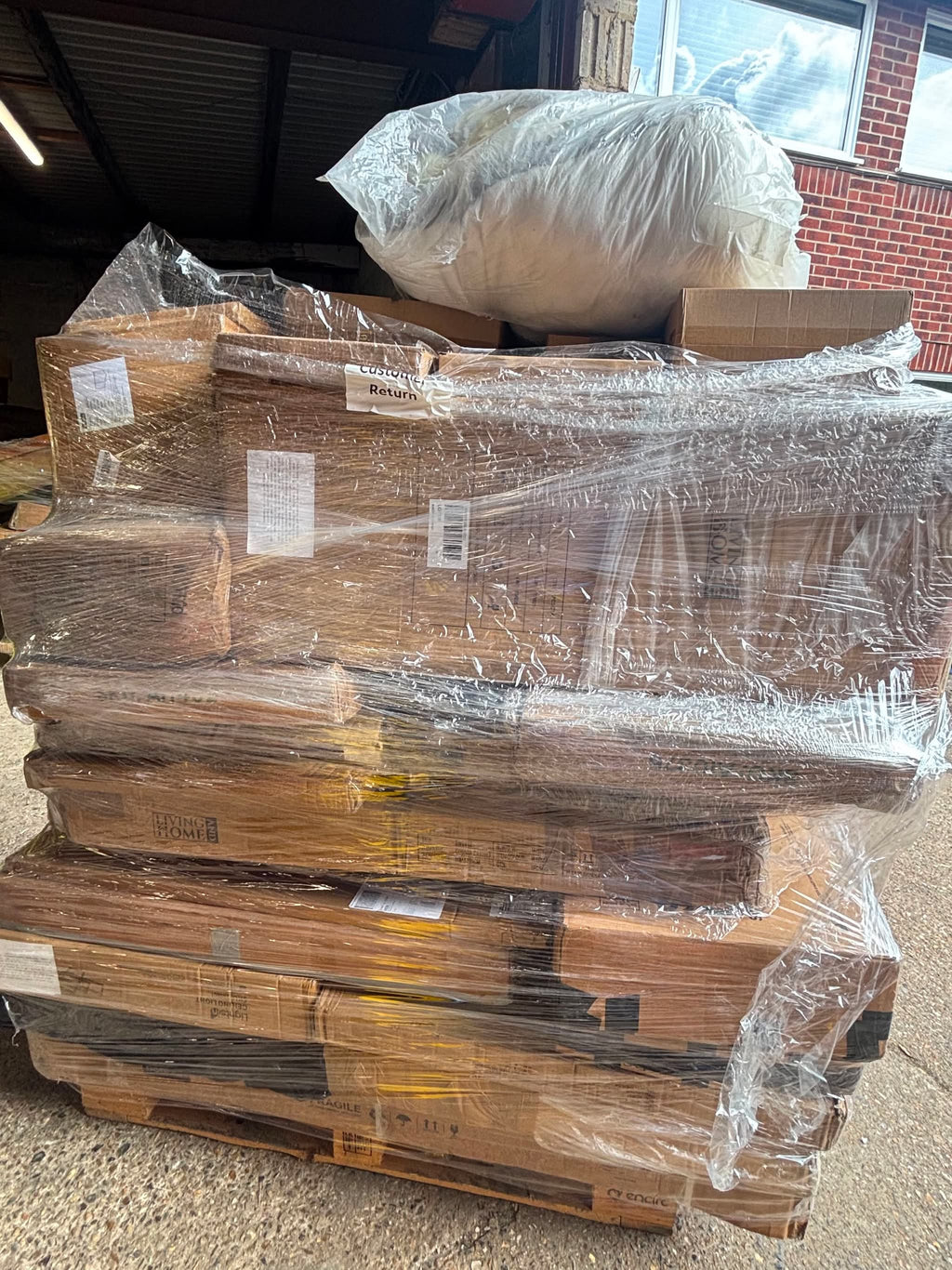 Monster 6.5ft living and home pallets