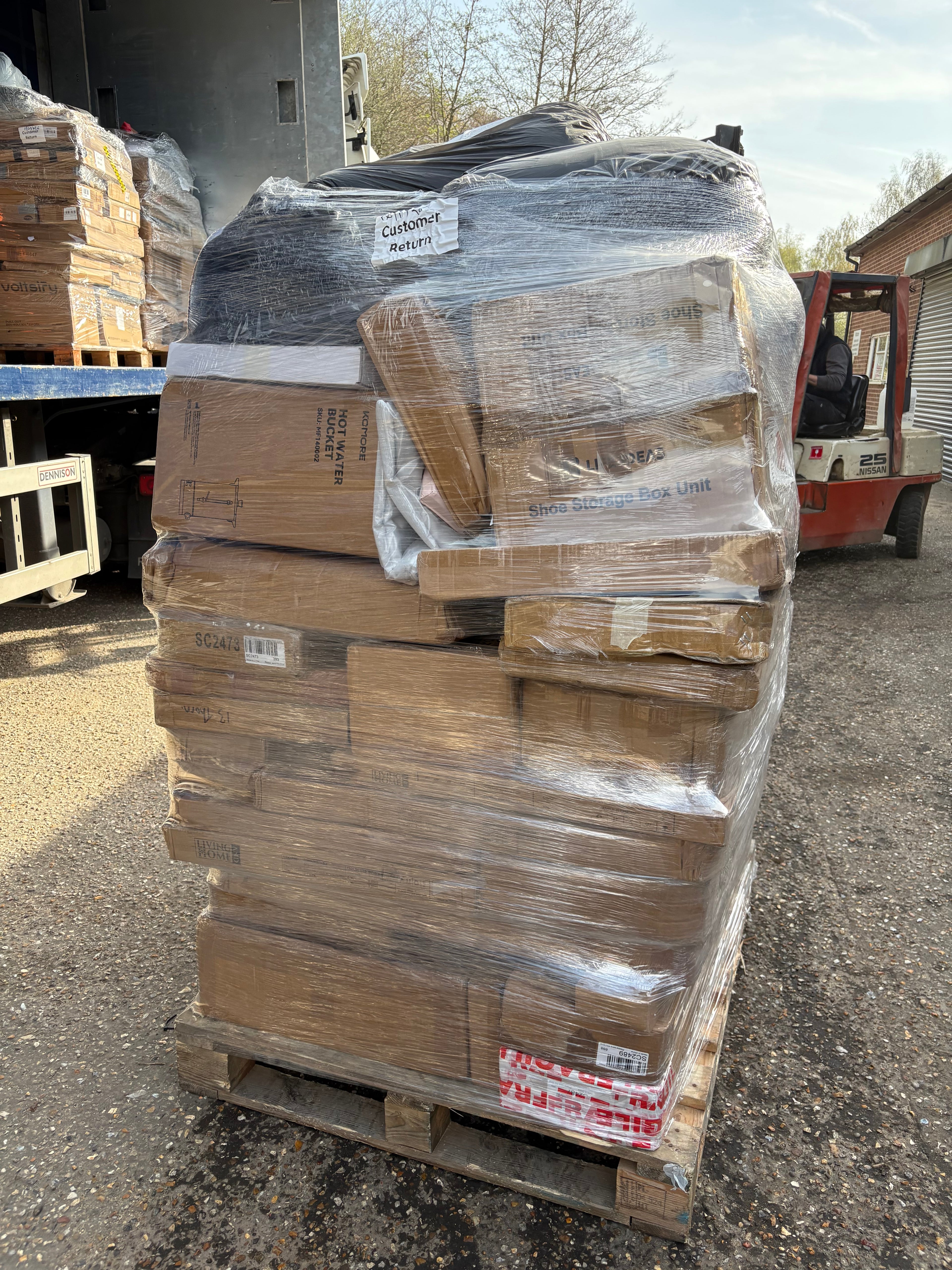 Monster 6.5ft living and home pallets