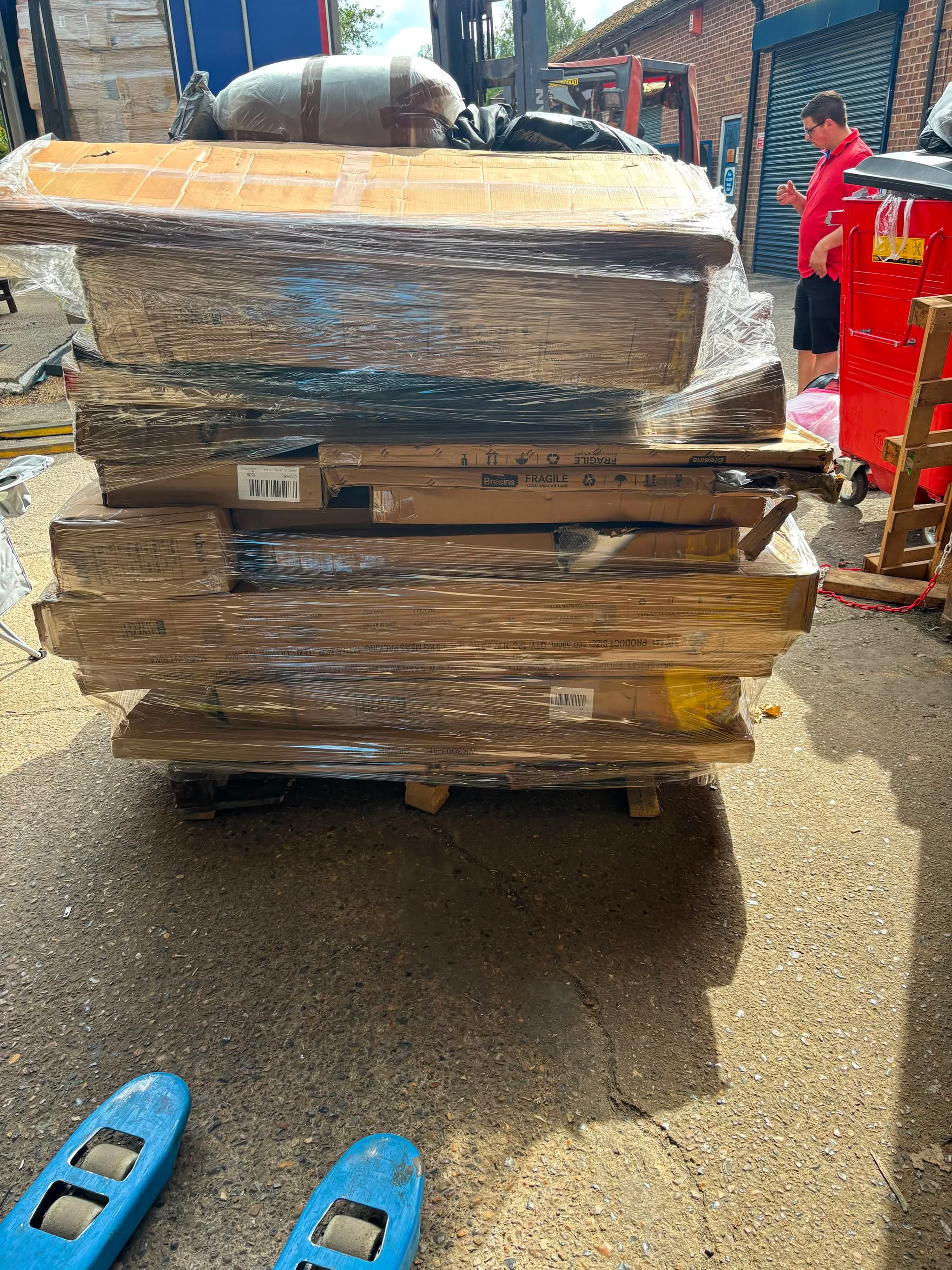 Monster 6.5ft living and home pallets