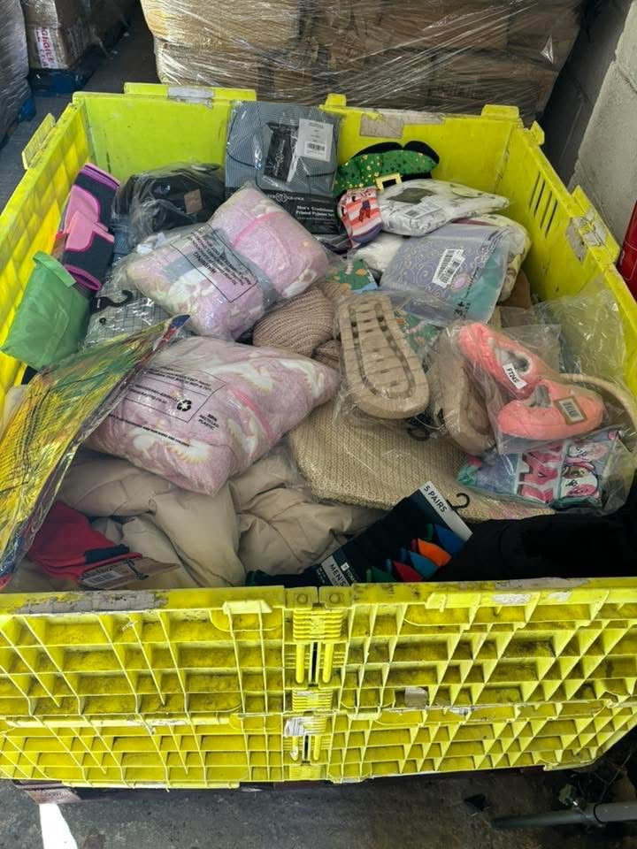 Kids and adult clothing/nightwear/footwear pallets