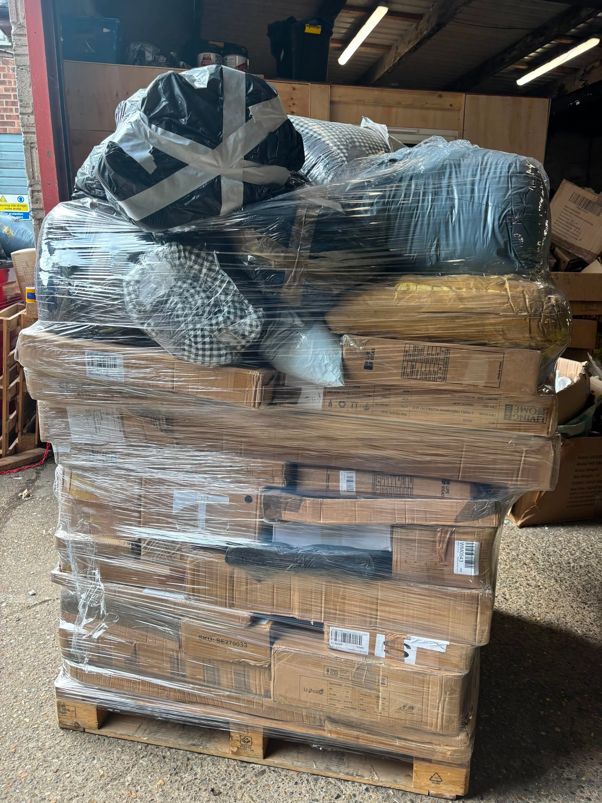 Monster 6.5ft living and home pallets
