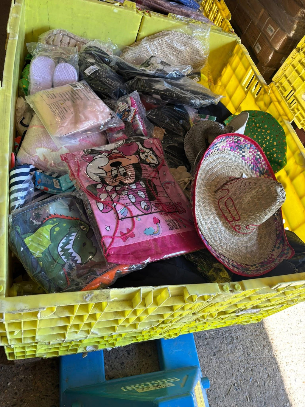 Kids and adult clothing/nightwear/footwear pallets