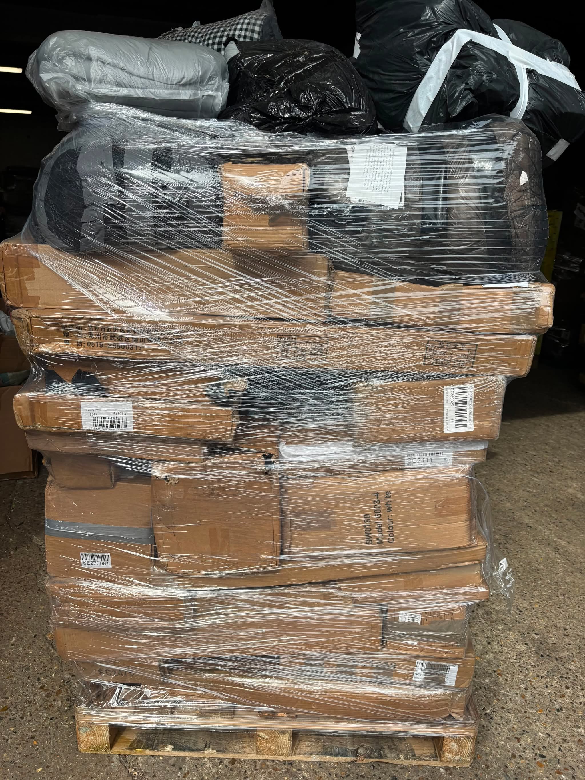Monster 6.5ft living and home pallets