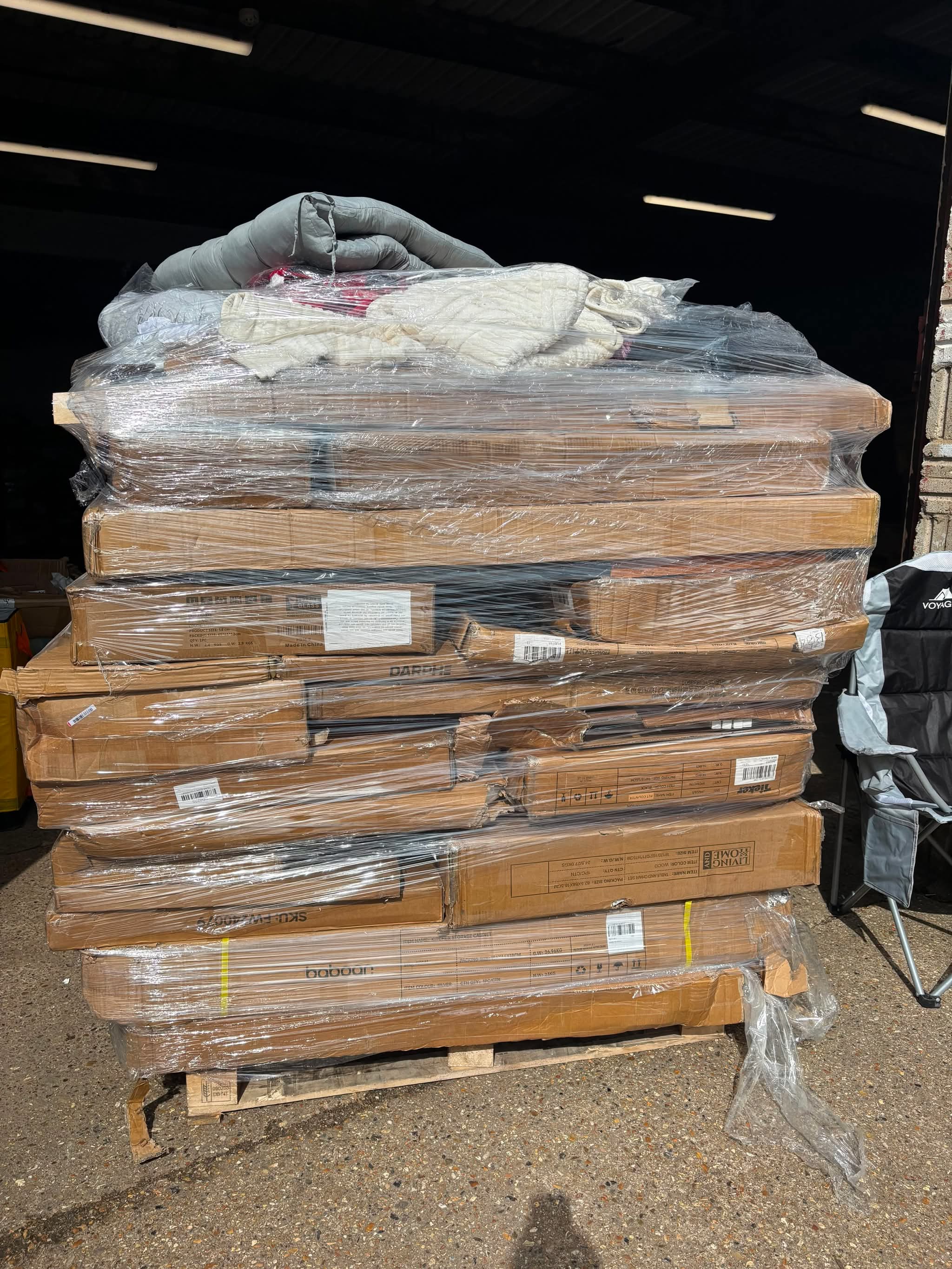 Monster 6.5ft living and home pallets